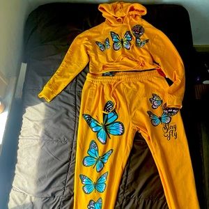 Am selling a two piece pants it is orange.